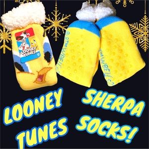 🆕 Looney Tunes Tweety Bird Sherpa Socks Limited Edition